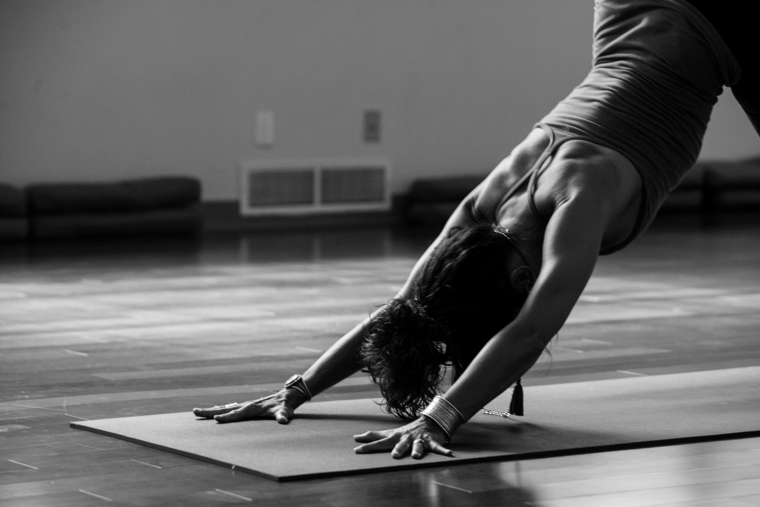 YOGA POSTURAL