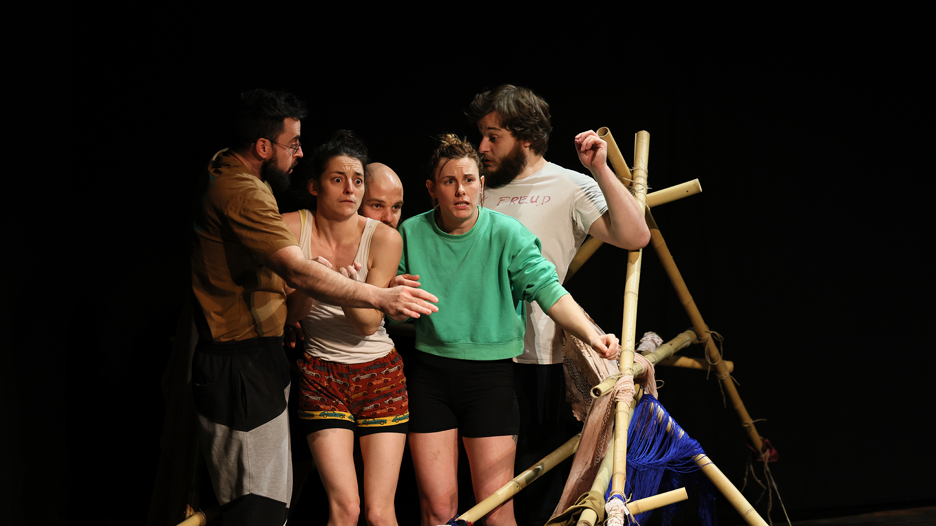 07/08 – Animations en pied d’immeuble : Repas partagé + Spectacle de cirque par la Compagnie Nenni ma foi